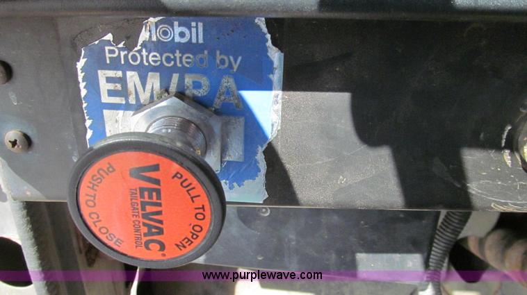 image for item G2115 1993 International 4900 dump truck