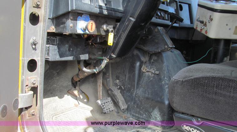 image for item G2115 1993 International 4900 dump truck