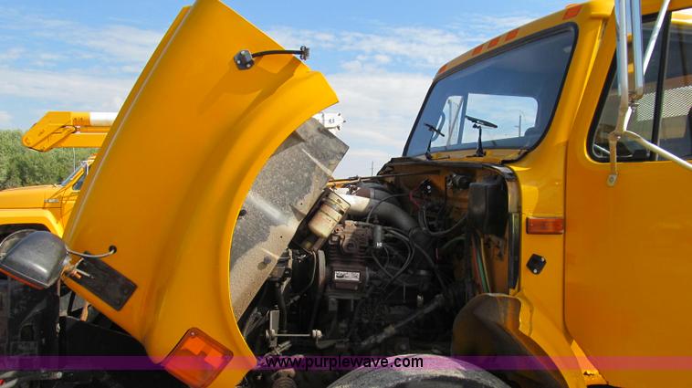 image for item G2115 1993 International 4900 dump truck