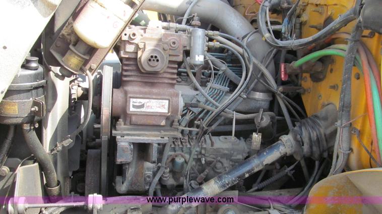 image for item G2115 1993 International 4900 dump truck