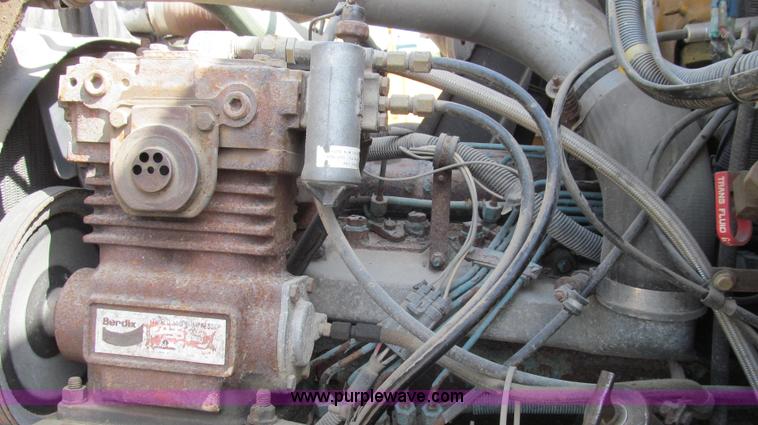 image for item G2115 1993 International 4900 dump truck