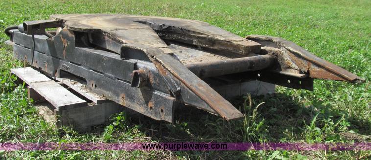 image for item G2117 Bartlett M85 lifting fifth wheel device