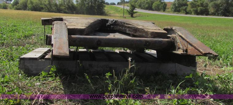 image for item G2117 Bartlett M85 lifting fifth wheel device