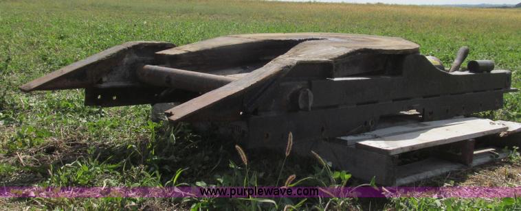 image for item G2117 Bartlett M85 lifting fifth wheel device