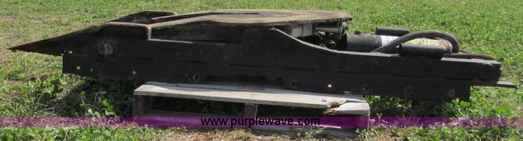 image for item G2117 Bartlett M85 lifting fifth wheel device