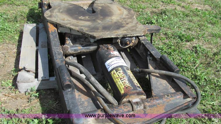 image for item G2117 Bartlett M85 lifting fifth wheel device