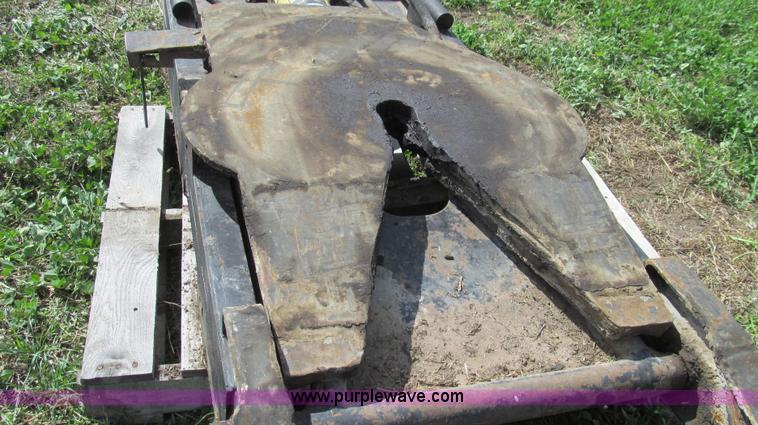 image for item G2117 Bartlett M85 lifting fifth wheel device