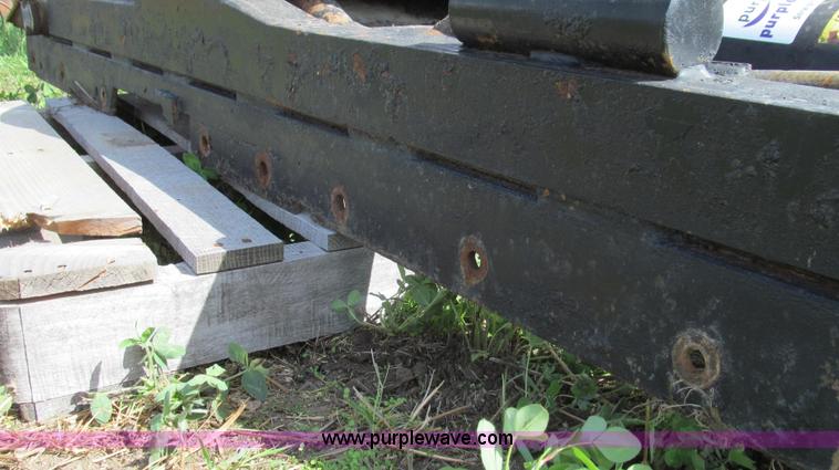 image for item G2117 Bartlett M85 lifting fifth wheel device