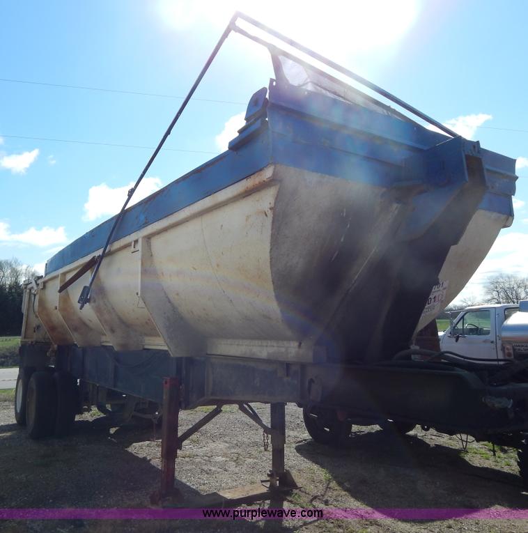 image for item G3090 1975 Fruehauf 27' end dump barrel trailer