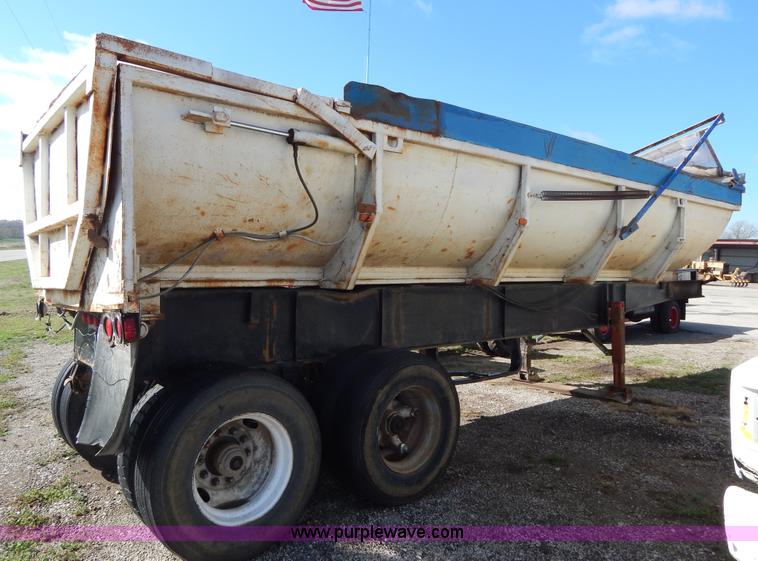 image for item G3090 1975 Fruehauf 27' end dump barrel trailer