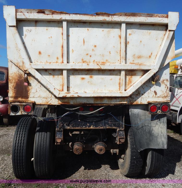 image for item G3090 1975 Fruehauf 27' end dump barrel trailer