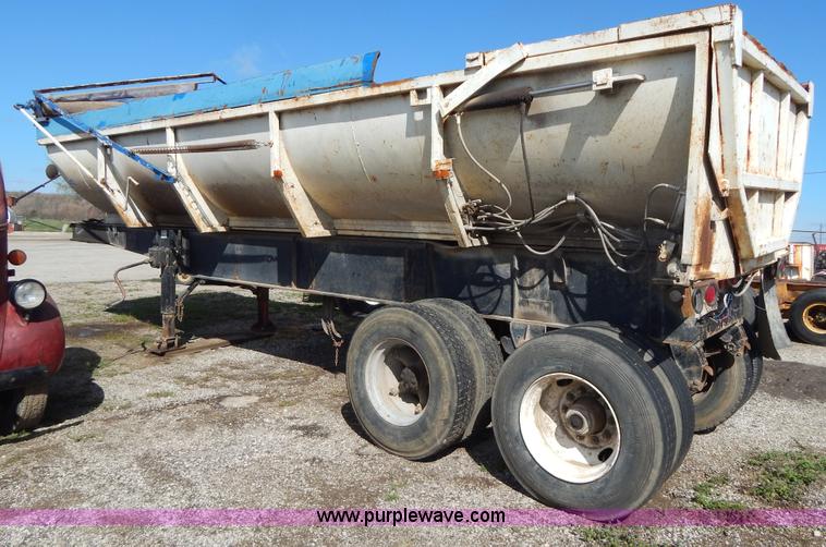 image for item G3090 1975 Fruehauf 27' end dump barrel trailer