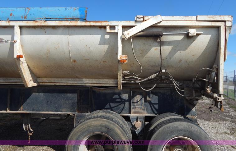 image for item G3090 1975 Fruehauf 27' end dump barrel trailer
