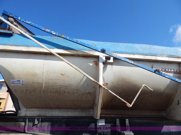 image for item G3090 1975 Fruehauf 27' end dump barrel trailer