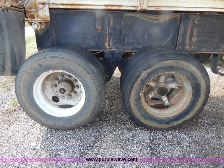 image for item G3090 1975 Fruehauf 27' end dump barrel trailer