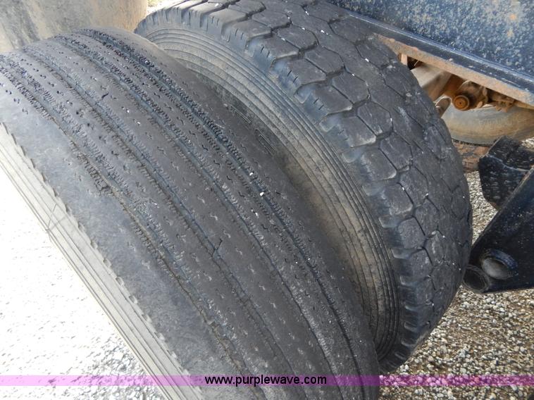 image for item G3090 1975 Fruehauf 27' end dump barrel trailer