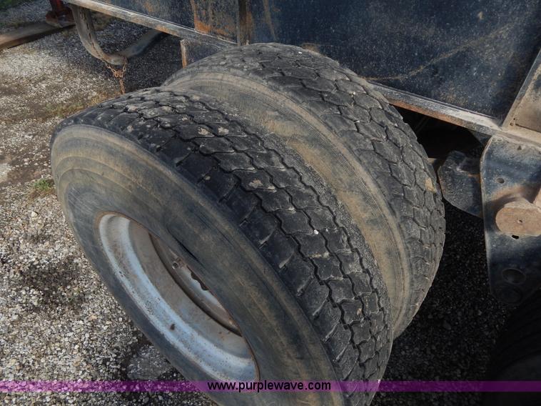 image for item G3090 1975 Fruehauf 27' end dump barrel trailer