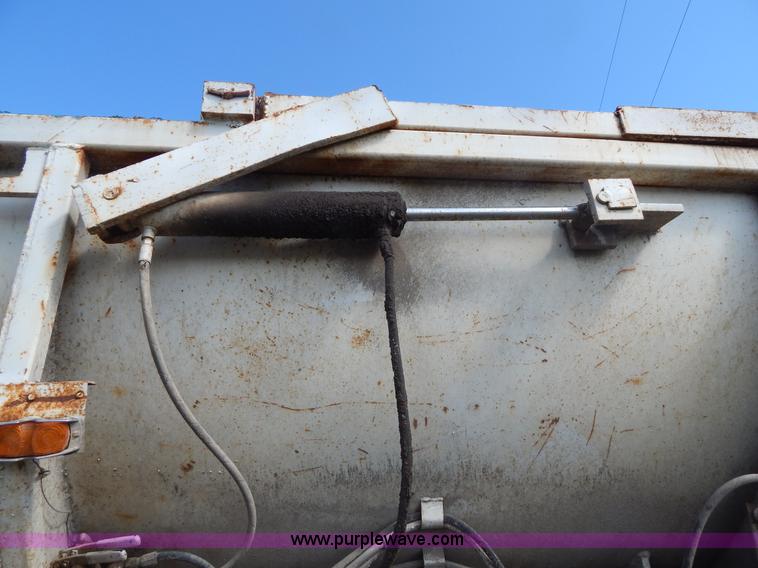 image for item G3090 1975 Fruehauf 27' end dump barrel trailer