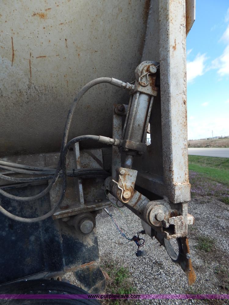 image for item G3090 1975 Fruehauf 27' end dump barrel trailer