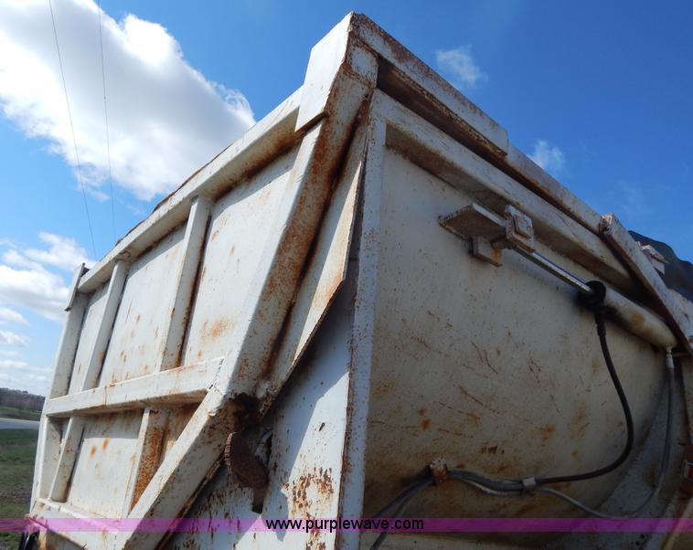 image for item G3090 1975 Fruehauf 27' end dump barrel trailer