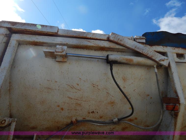 image for item G3090 1975 Fruehauf 27' end dump barrel trailer