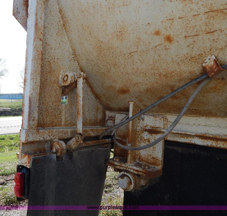 image for item G3090 1975 Fruehauf 27' end dump barrel trailer