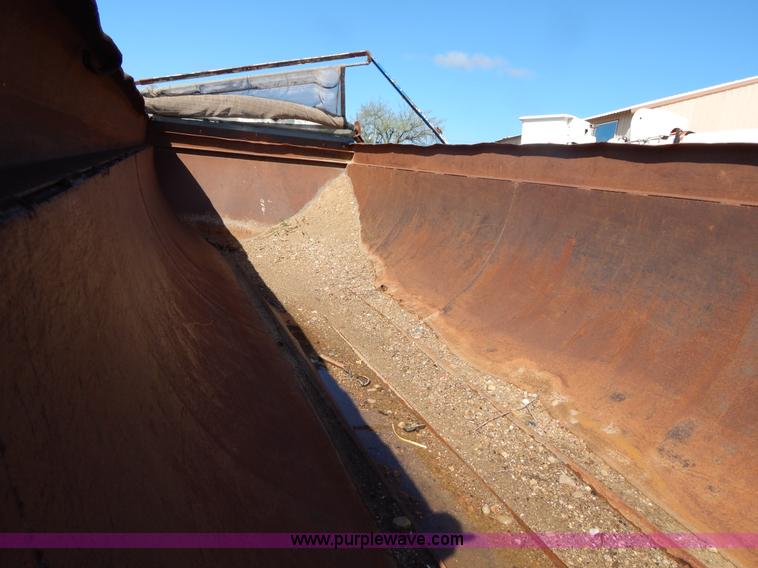 image for item G3090 1975 Fruehauf 27' end dump barrel trailer