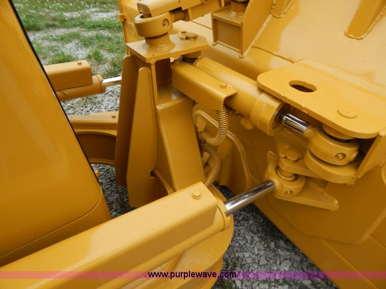 image for item G3373 2002 Caterpillar D4G LGP dozer