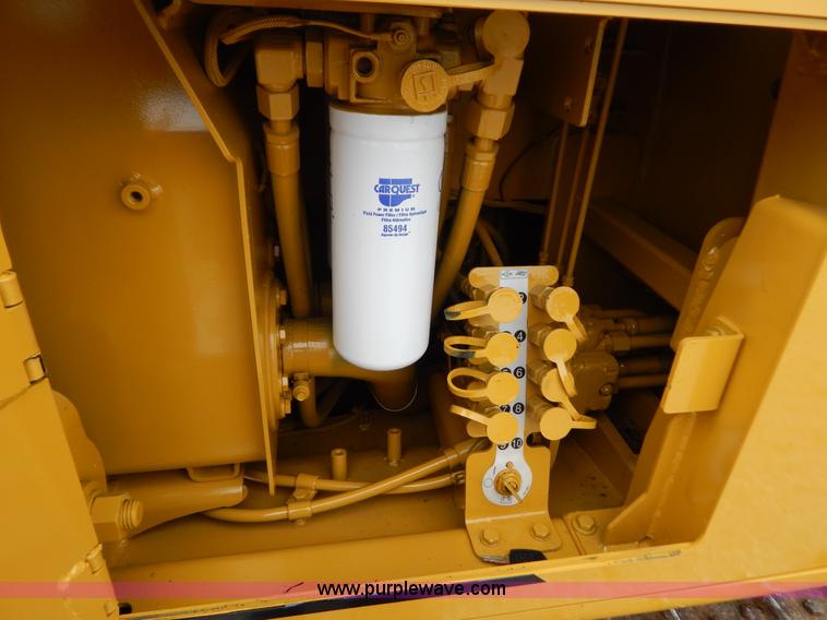 image for item G3373 2002 Caterpillar D4G LGP dozer