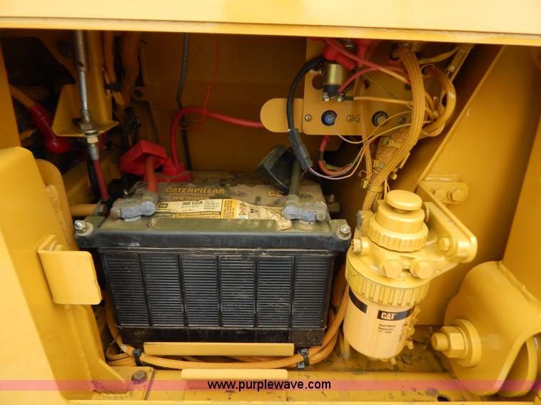 image for item G3373 2002 Caterpillar D4G LGP dozer