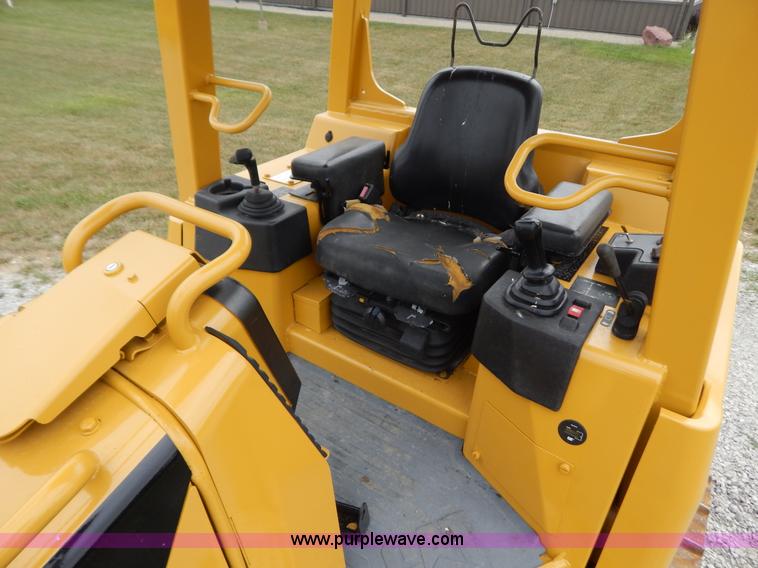 image for item G3373 2002 Caterpillar D4G LGP dozer