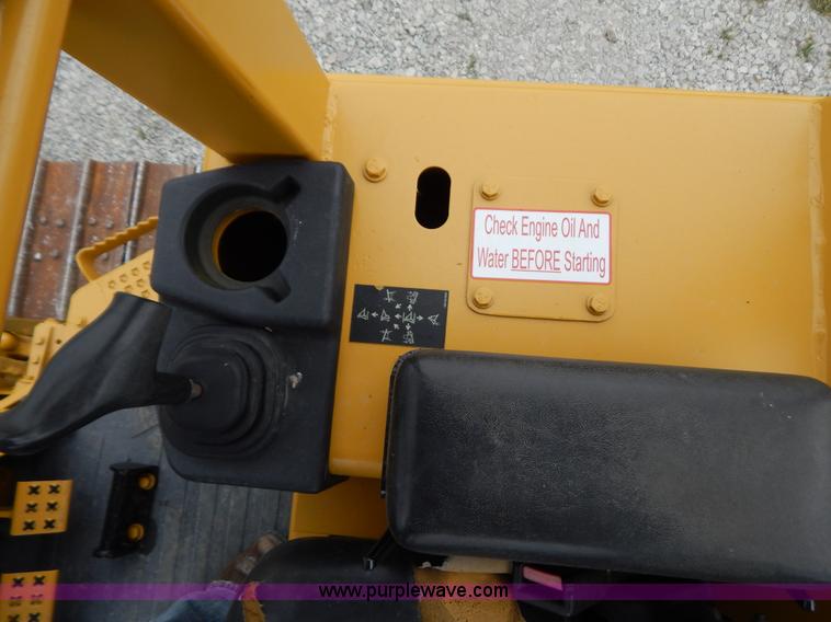 image for item G3373 2002 Caterpillar D4G LGP dozer