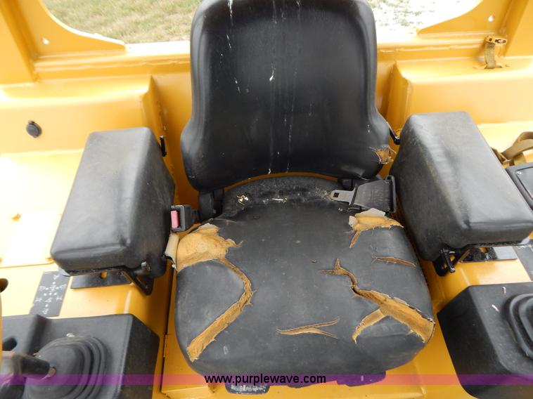 image for item G3373 2002 Caterpillar D4G LGP dozer