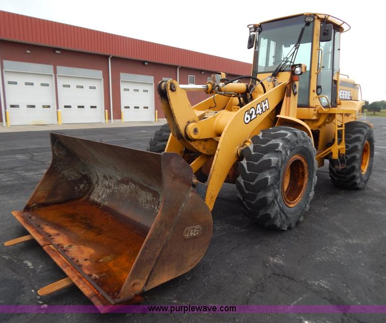 image for item G3466 1999 John Deere 624H wheel loader
