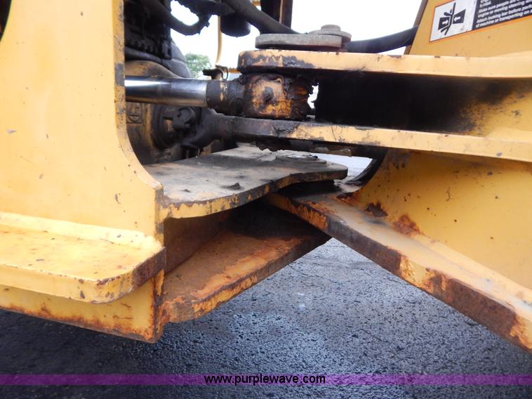 image for item G3466 1999 John Deere 624H wheel loader