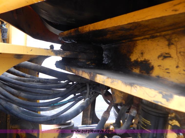 image for item G3466 1999 John Deere 624H wheel loader