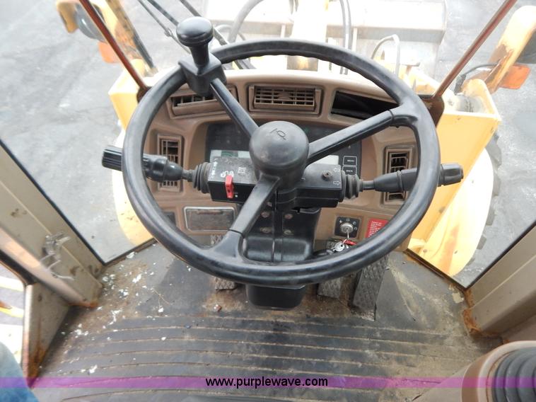 image for item G3466 1999 John Deere 624H wheel loader