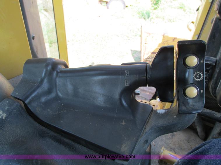image for item G9440 2005 Caterpillar D5N XL dozer
