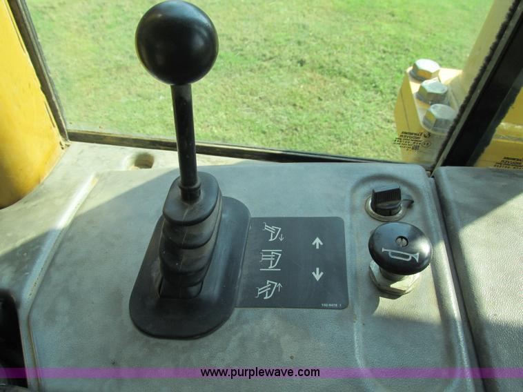 image for item G9440 2005 Caterpillar D5N XL dozer