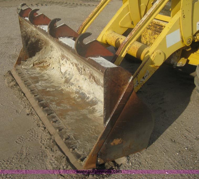 image for item H6434 2002 Komatsu WB140-2 backhoe