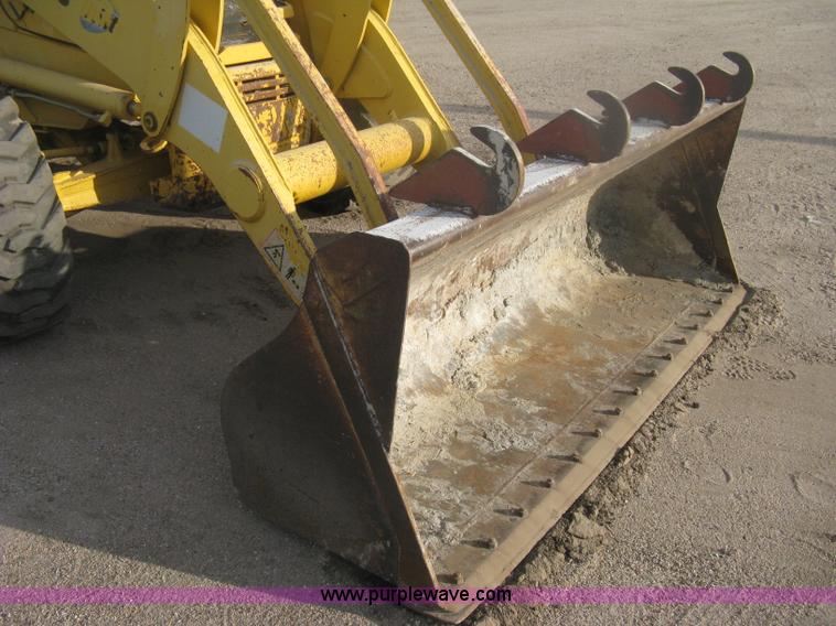 image for item H6434 2002 Komatsu WB140-2 backhoe