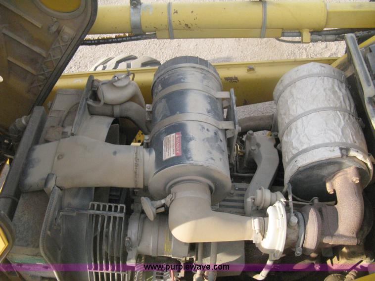 image for item H6434 2002 Komatsu WB140-2 backhoe