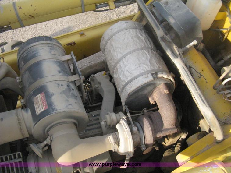 image for item H6434 2002 Komatsu WB140-2 backhoe