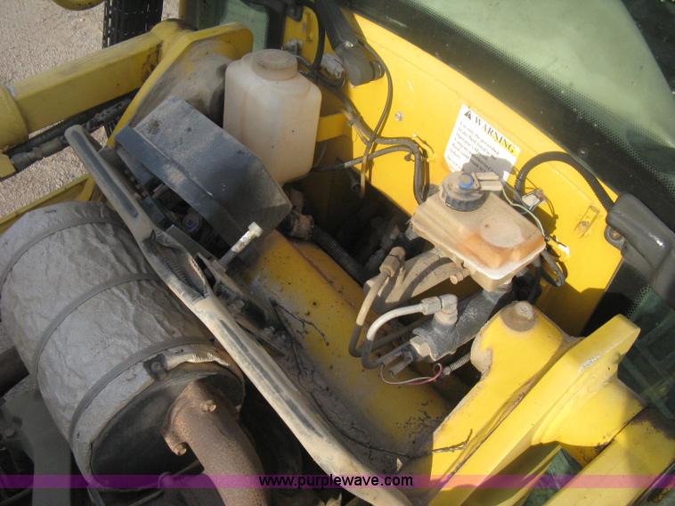 image for item H6434 2002 Komatsu WB140-2 backhoe