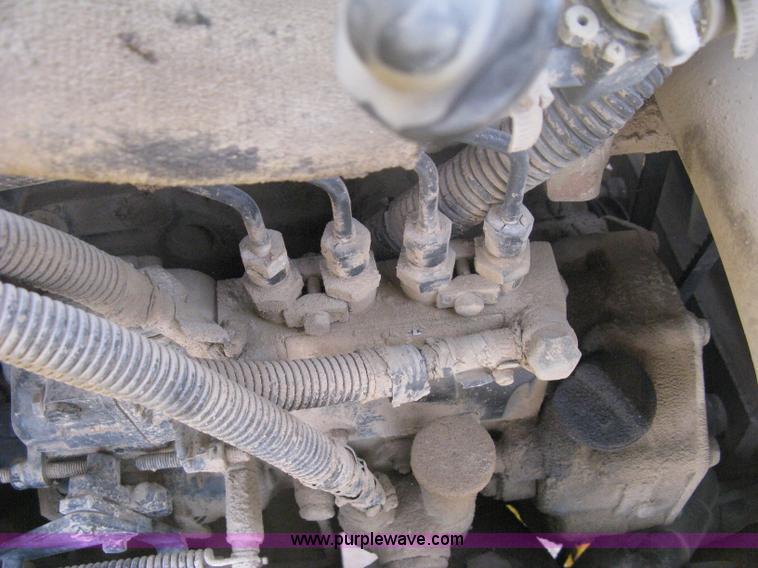 image for item H6434 2002 Komatsu WB140-2 backhoe