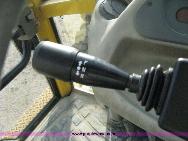 image for item H6434 2002 Komatsu WB140-2 backhoe