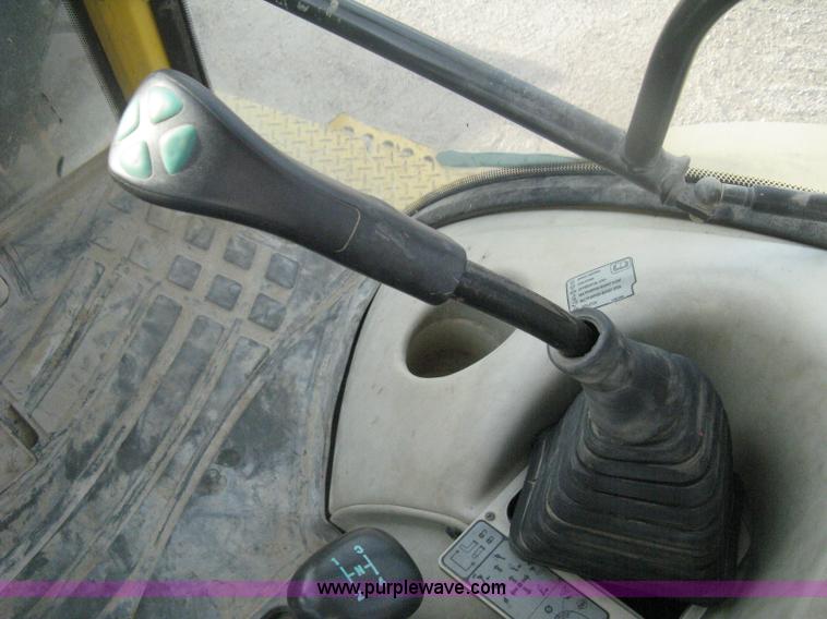 image for item H6434 2002 Komatsu WB140-2 backhoe