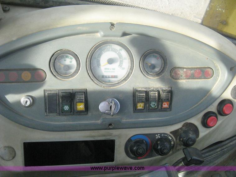 image for item H6434 2002 Komatsu WB140-2 backhoe