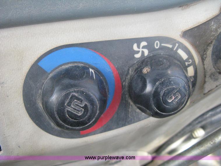 image for item H6434 2002 Komatsu WB140-2 backhoe