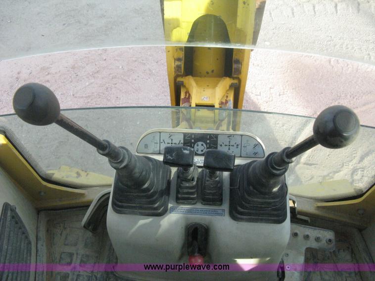 image for item H6434 2002 Komatsu WB140-2 backhoe